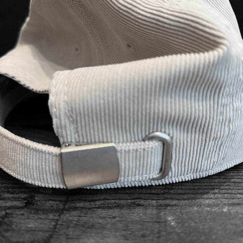 Nej hat i beige fløjl dad cap med pink broderi - back