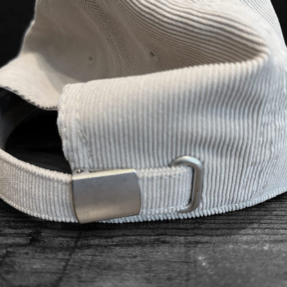 Nej hat i beige fløjl dad cap med pink broderi - back